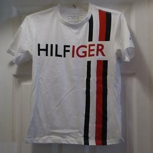 Nwt Tommy Hilfiger Tshirt (M )